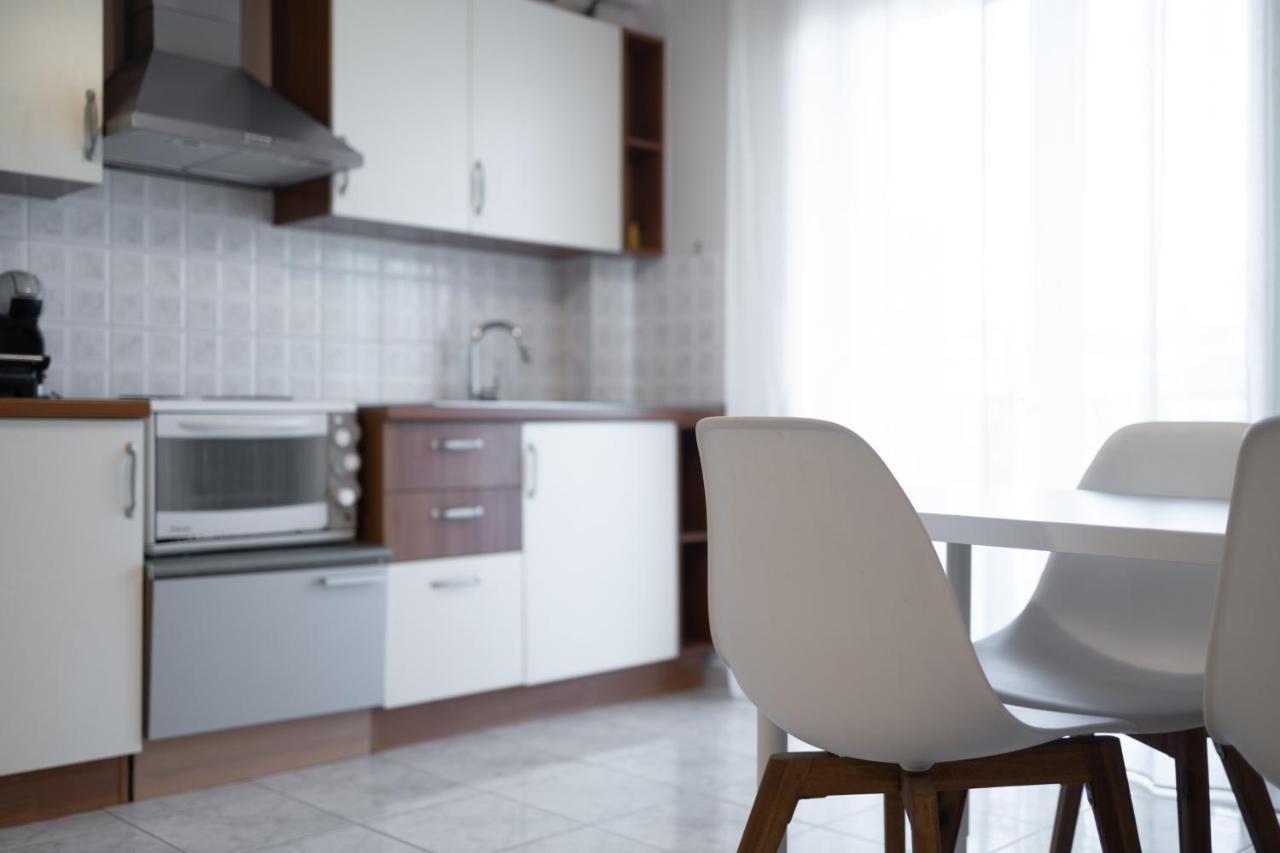 Central Apartment With Parking Lárisa Eksteriør bilde
